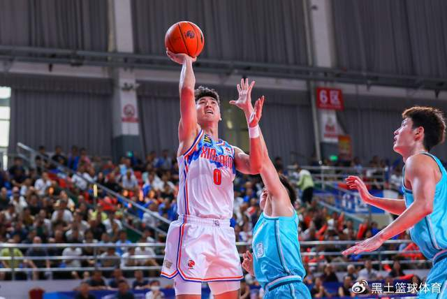 世界杯官方平台-冲击季后赛难了！新疆男篮三大主力连续赛季报销，格兰也无能为力|西尔扎提|后卫线|赵睿|吴冠希|北京首钢_新浪体育_新浪新闻