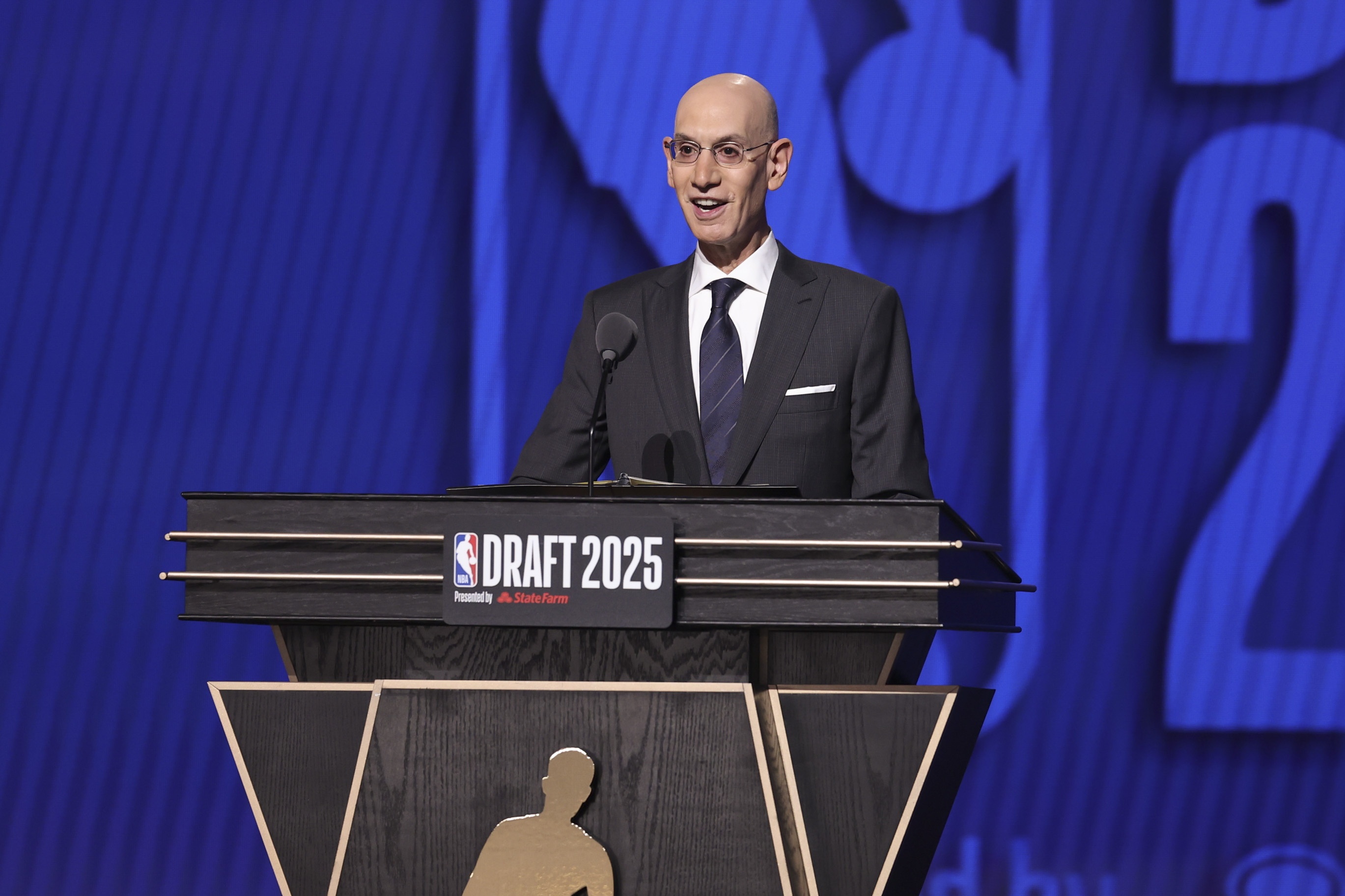 世界杯官方平台-萧华：NBA扩军谈判仍在进行中 最终增加一支还是两支球队还未敲定